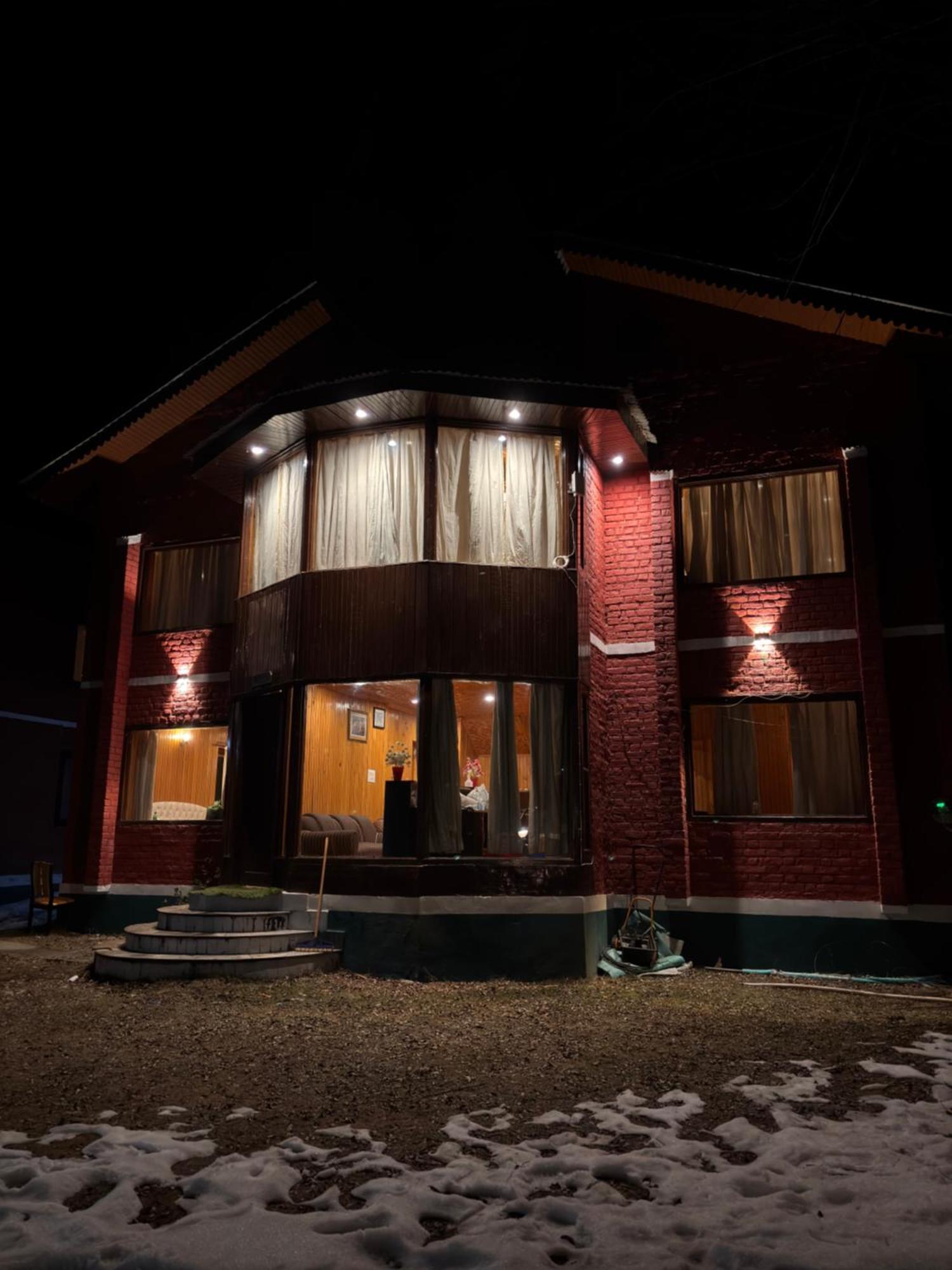 The Pinus Hotel
