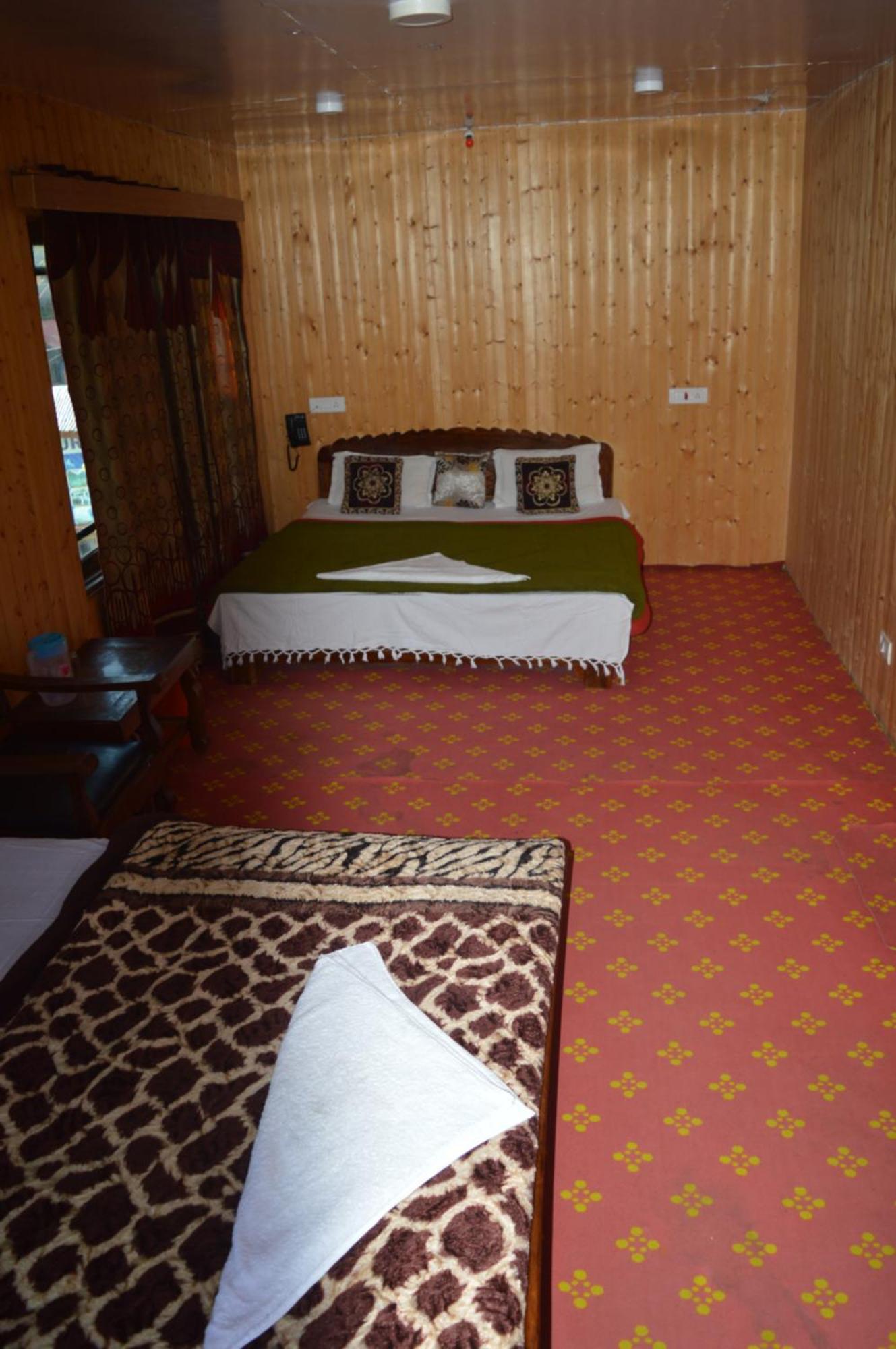 Gulfam Palace Hotel Pahalgam