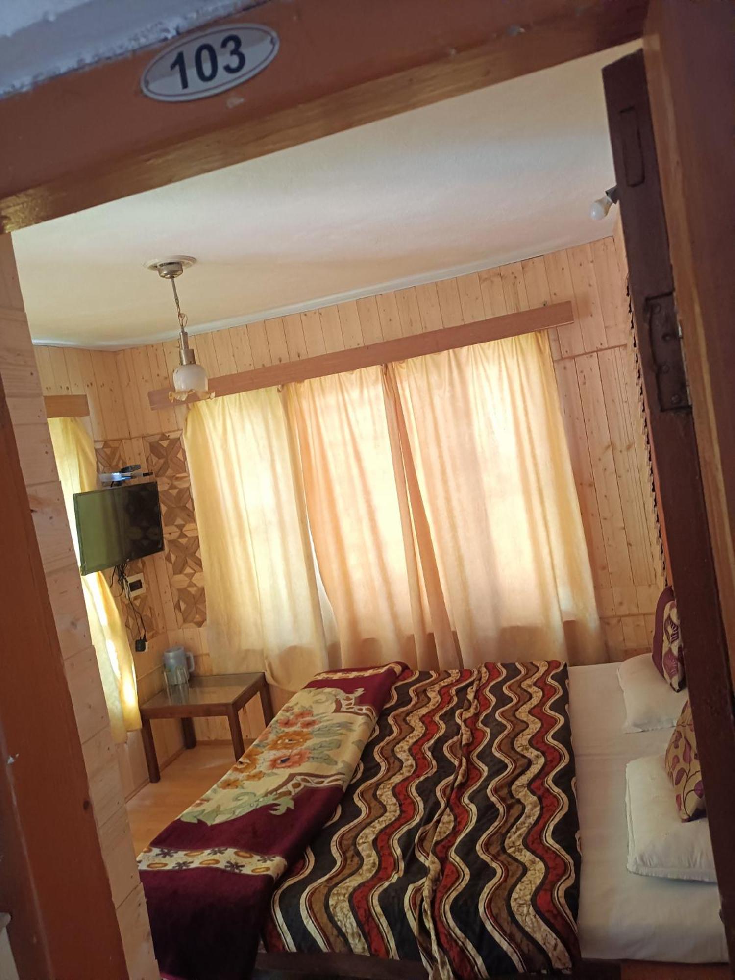 Gulfam Palace Pahalgam