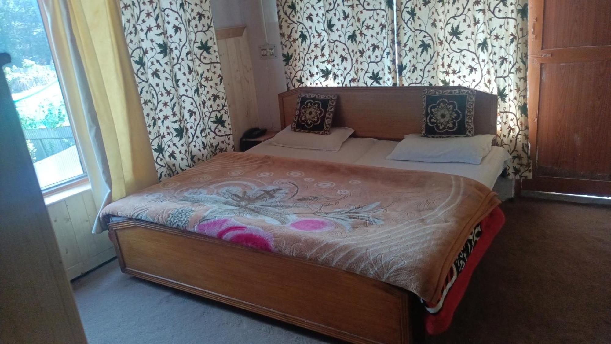 Hotel Gulfam Palace