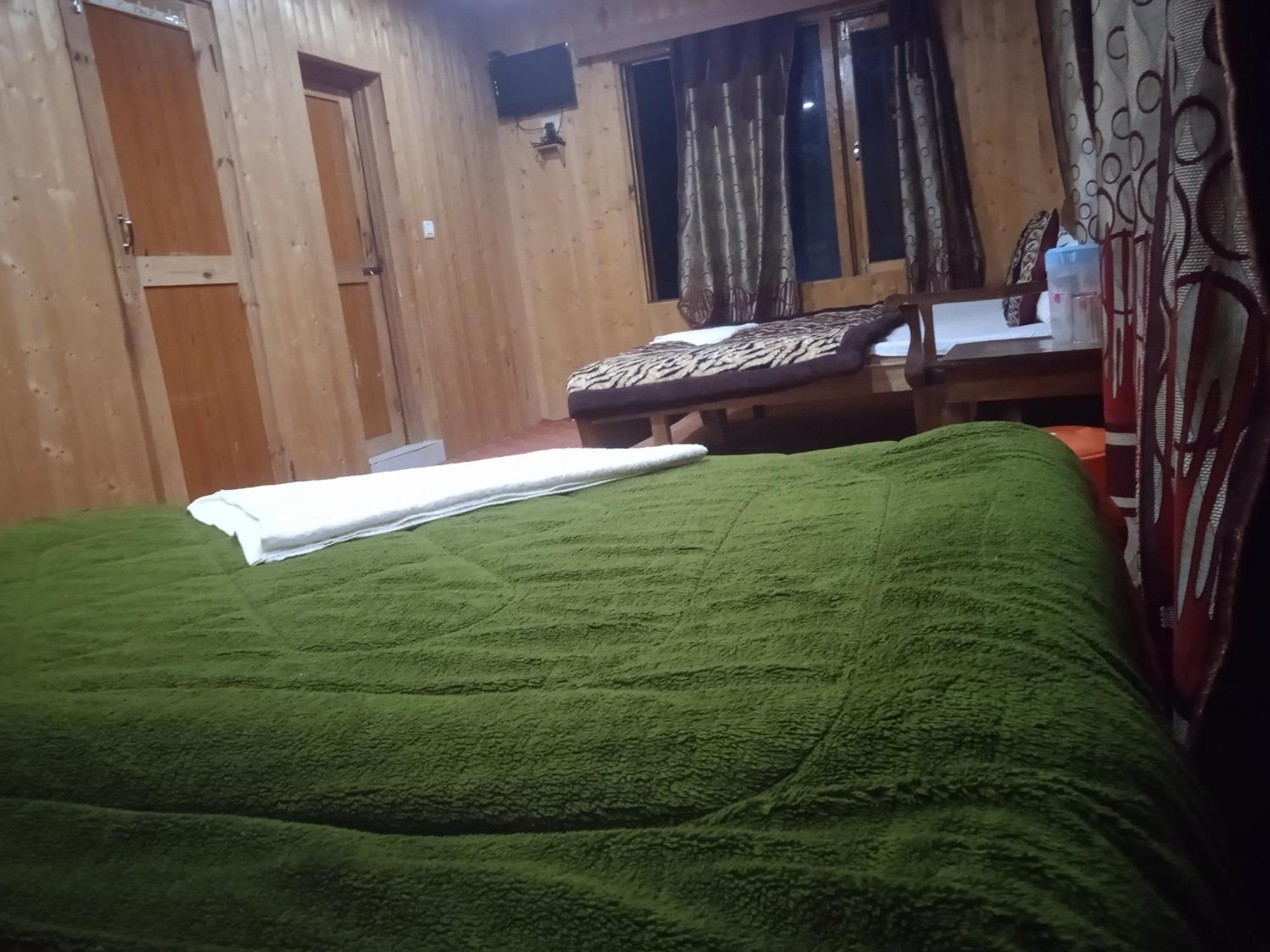 Hotel Gulfam Palace Pahalgam