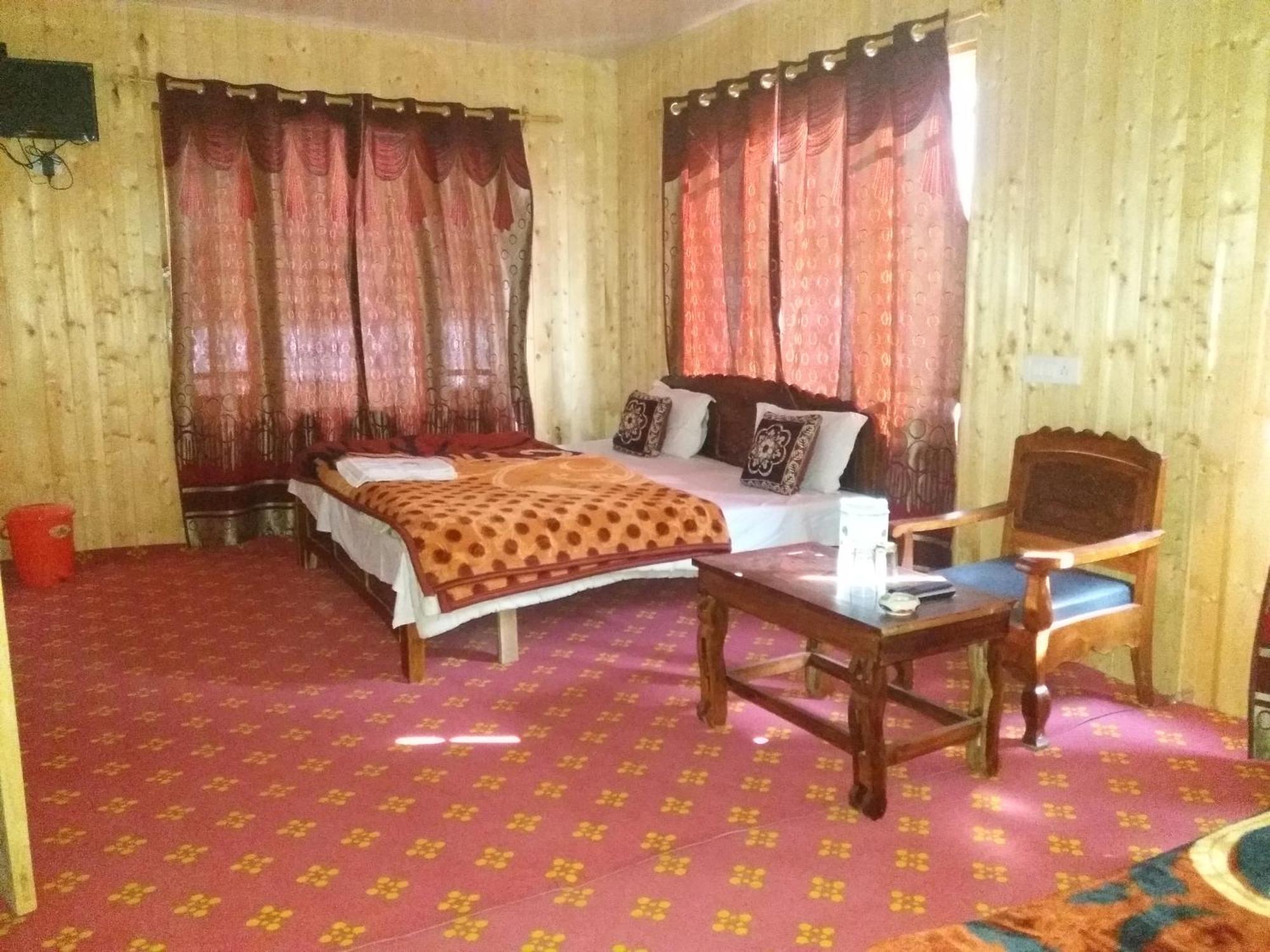 Gulfam Palace 2*