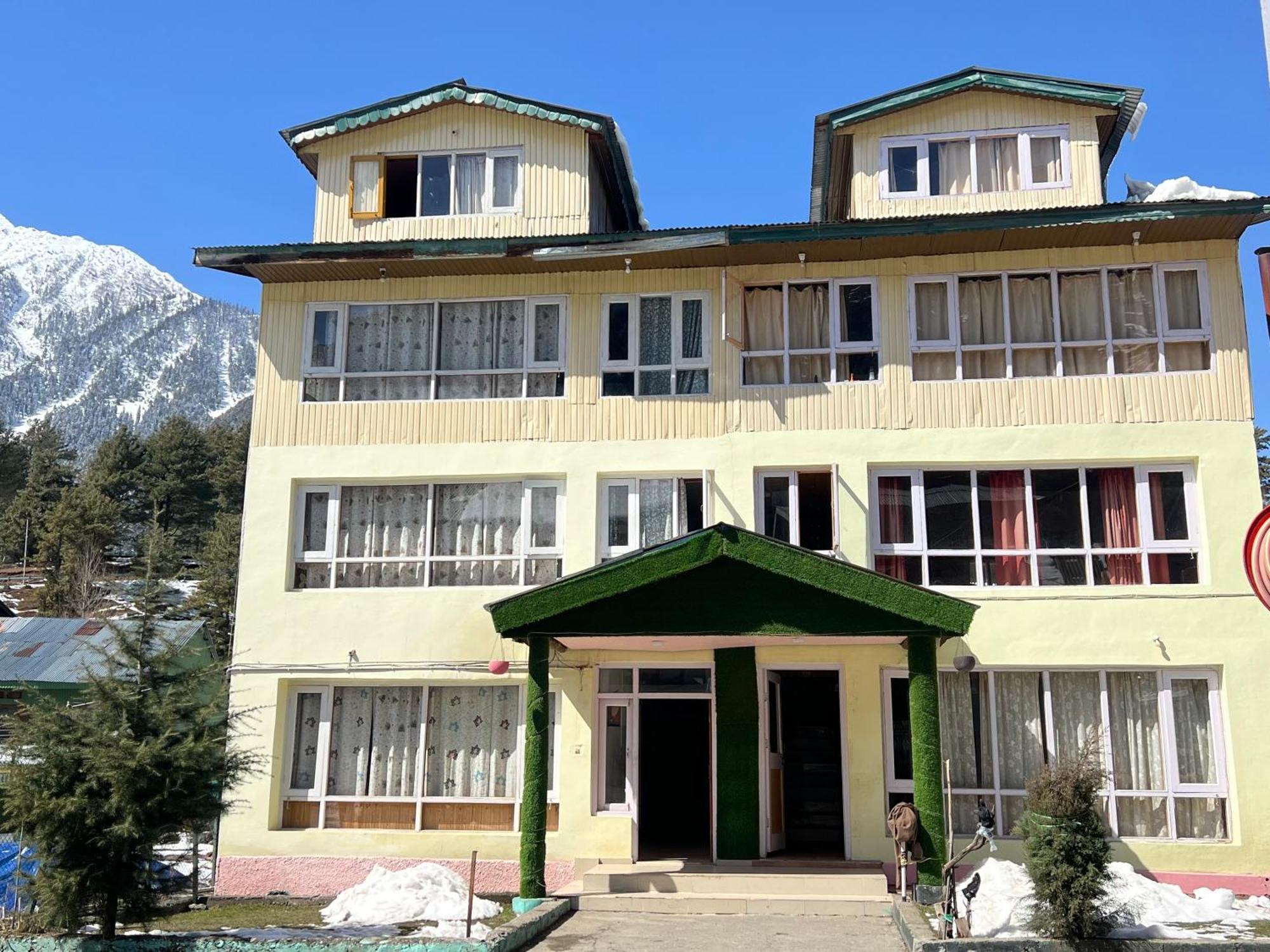 Guest house New Snow View *