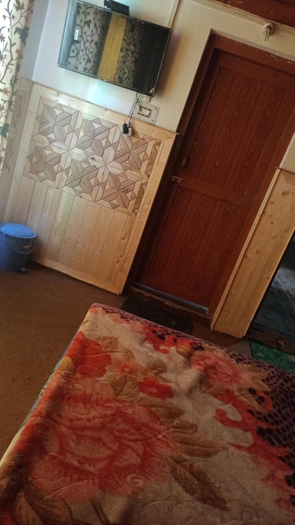 Hotel Gulfam Palace Pahalgam