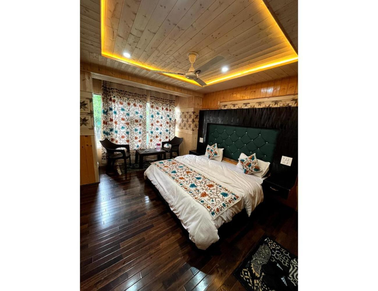 Poshwan Guest House, Homestay *
