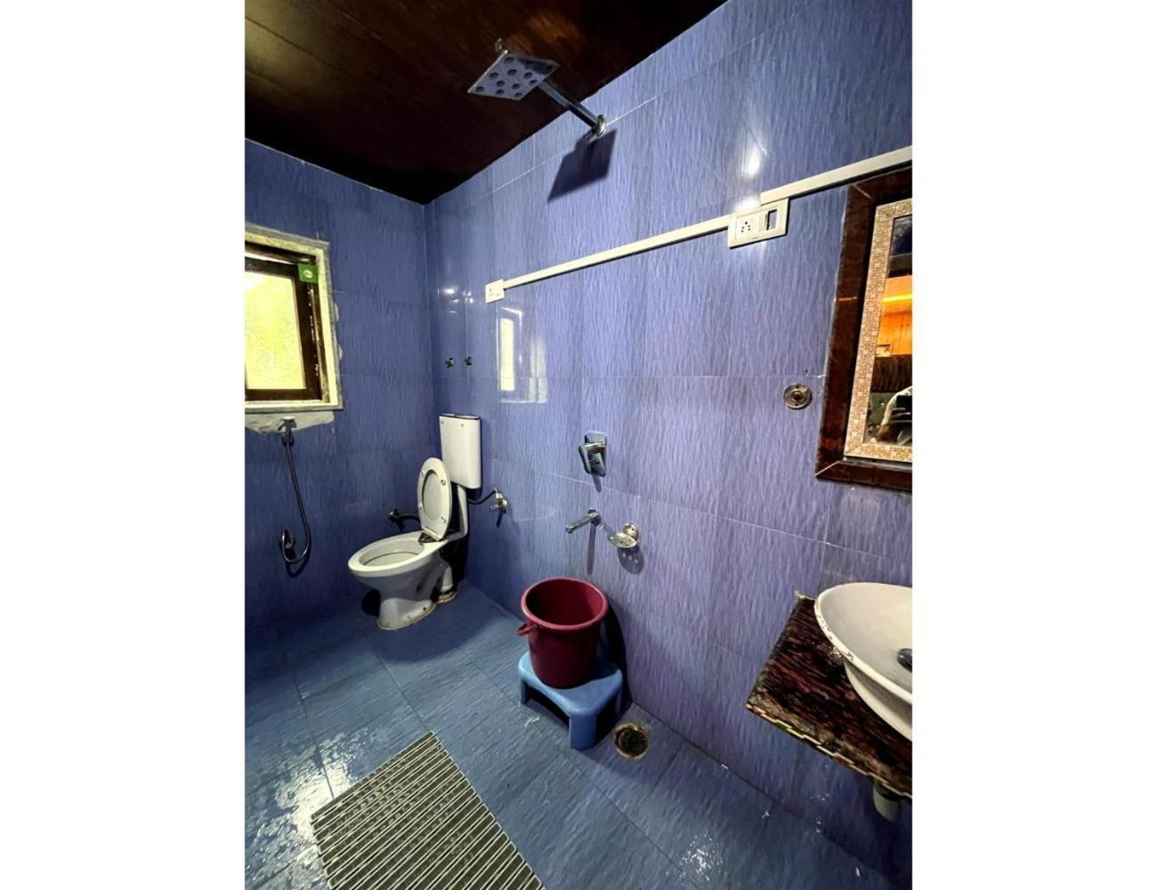 Homestay Poshwan Guest House, *