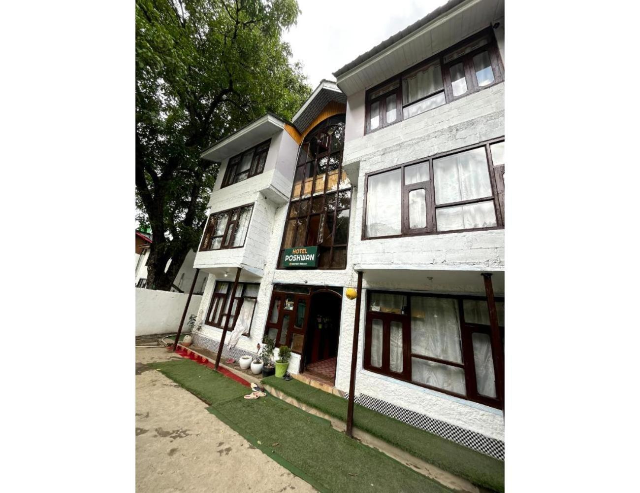 Homestay Poshwan Guest House, *