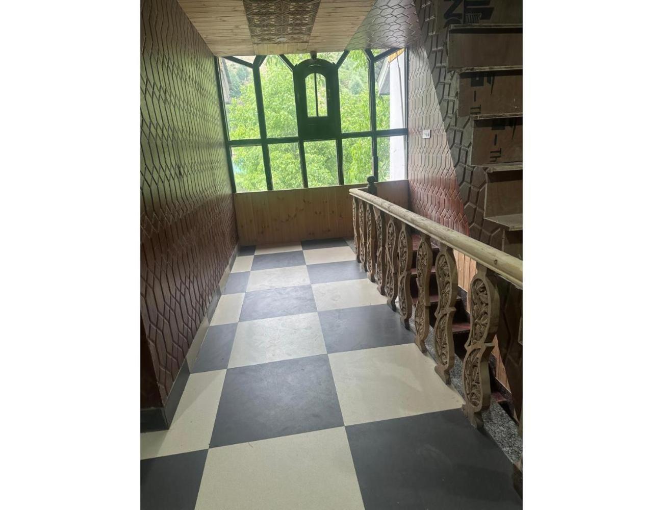 Homestay Poshwan Guest House, *