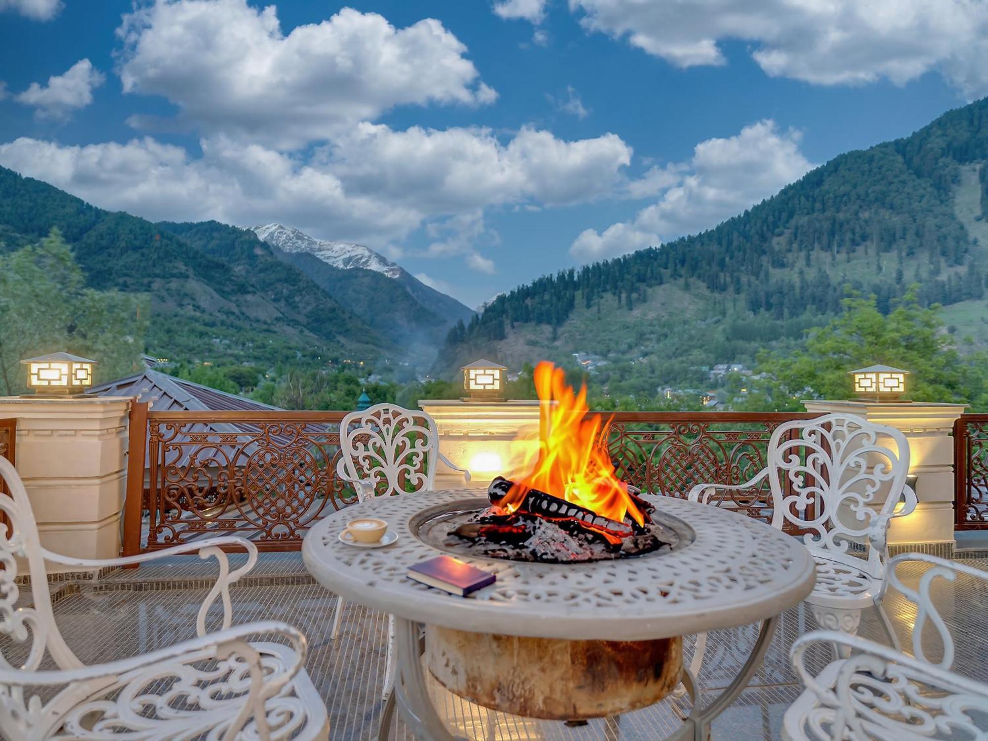 Resort Hillside & *