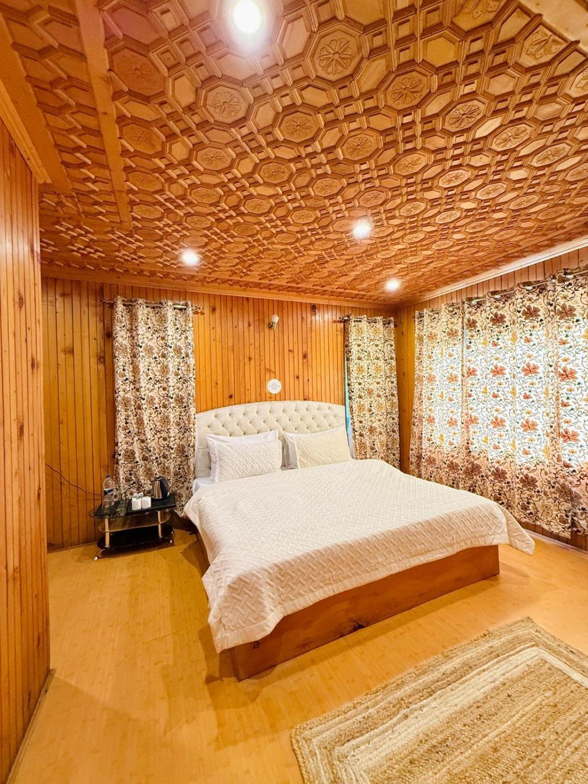 The Pinus Hotel