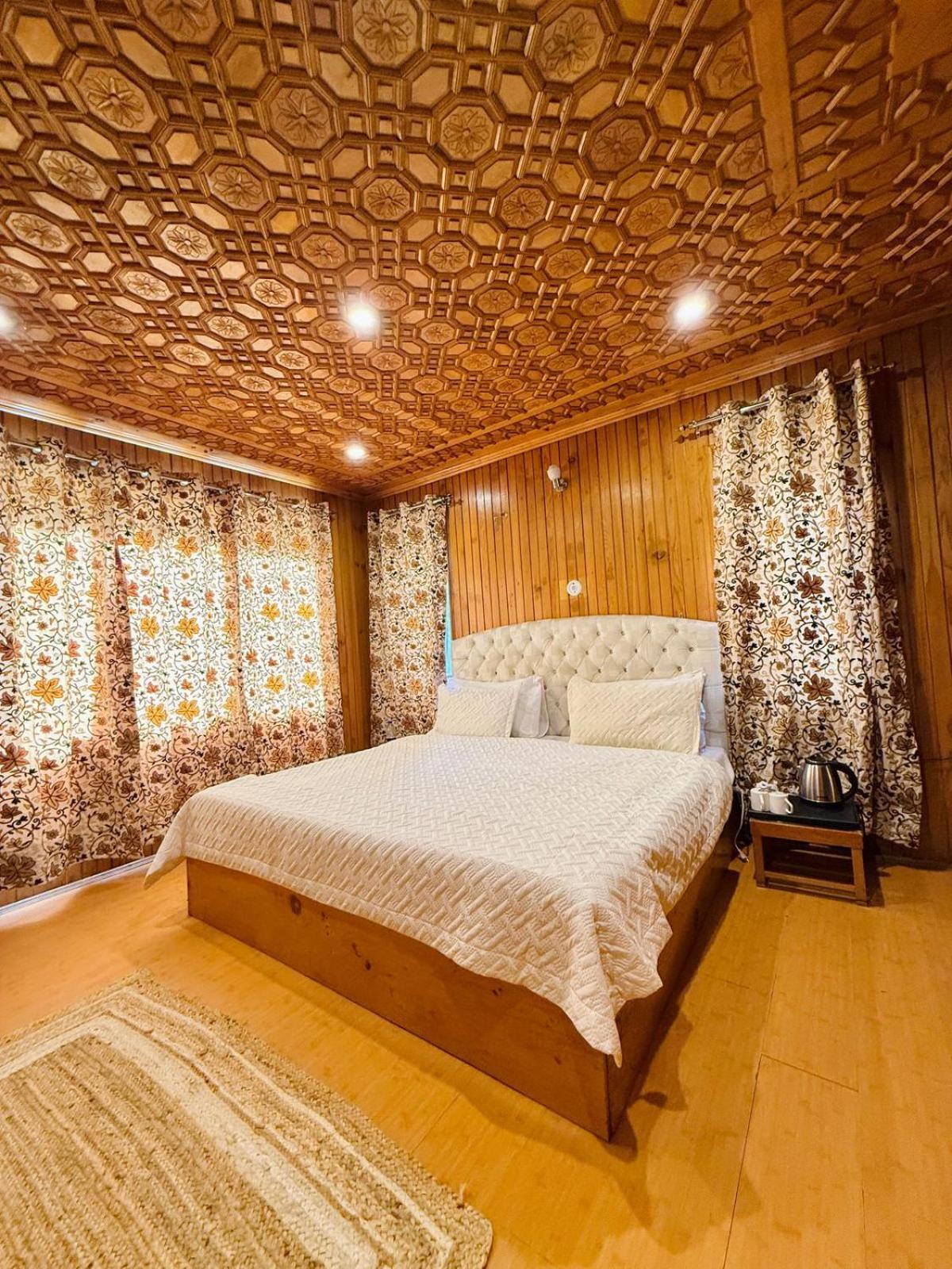 The Pinus Hotel 3*