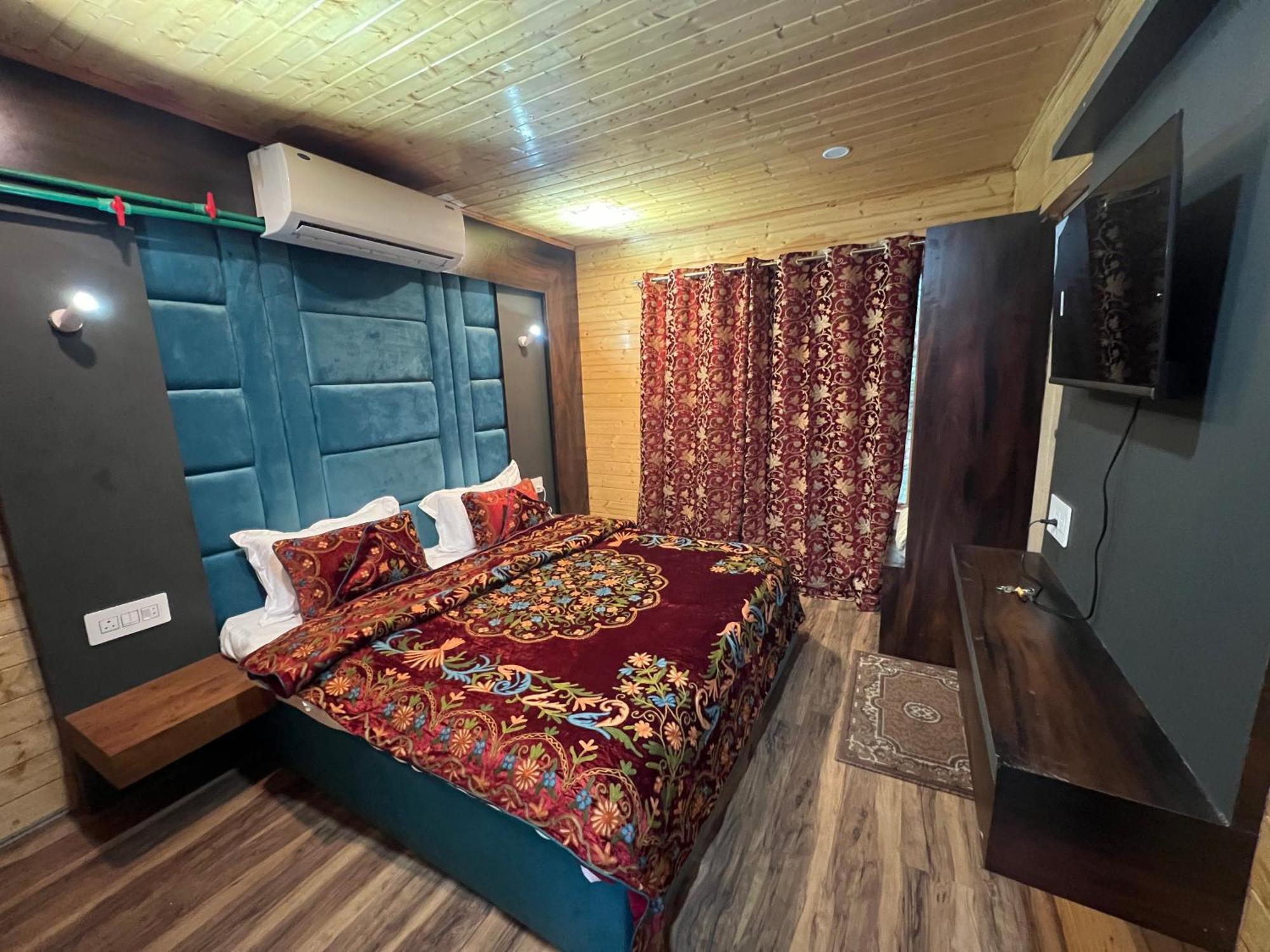 Lodge Birdsong Pahalgam
