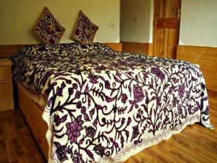 Himalaya House 2*