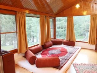 Senator Pine N Peak Hotel Pahalgam