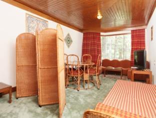 Senator Pine N Peak Hotel