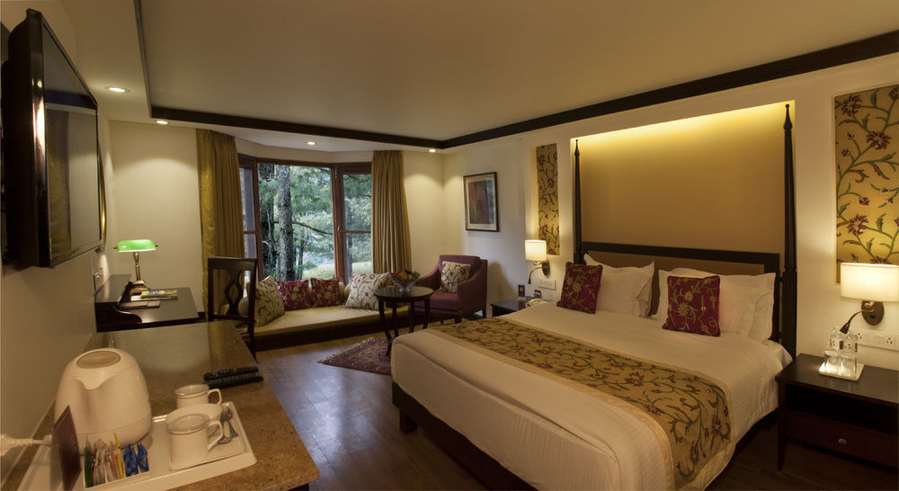 Senator Pine N Peak Hotel Pahalgam