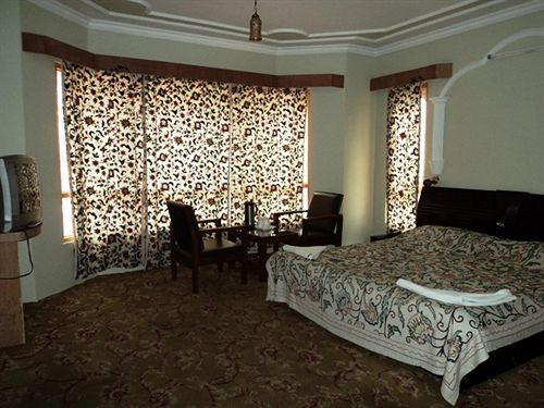 Paradise Hotel 4*