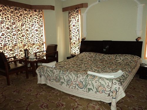 Paradise 4*