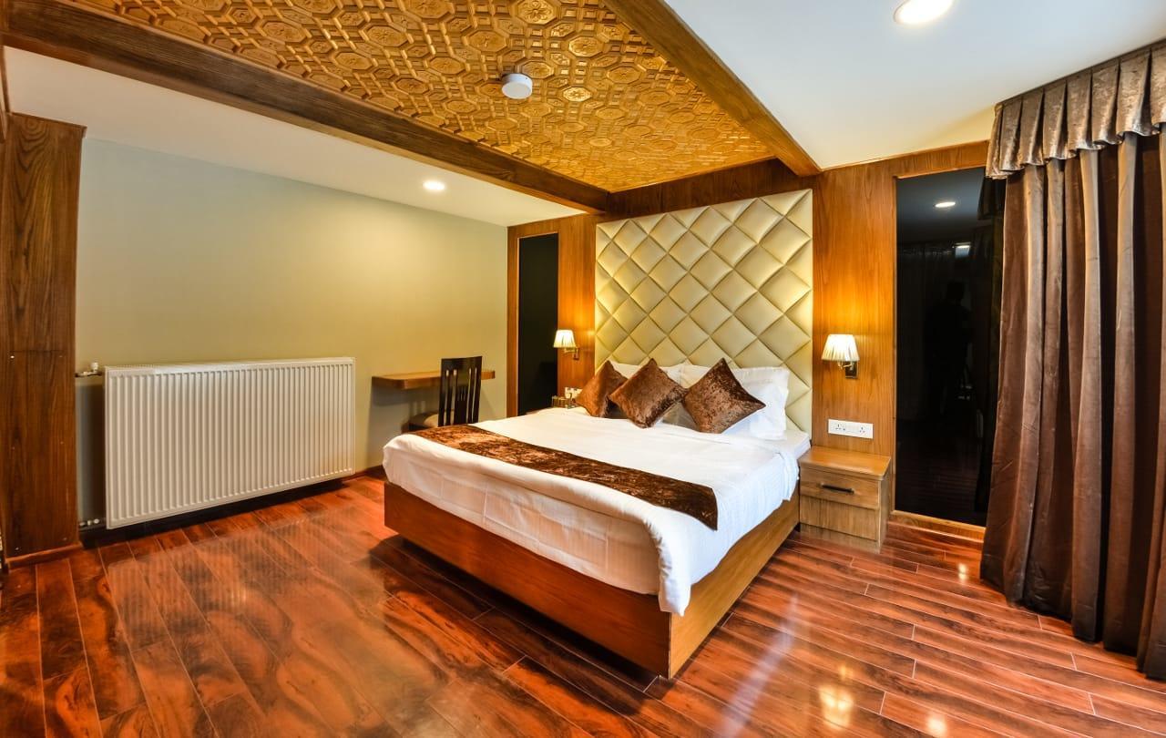 Royal Hillton Hotel 4*