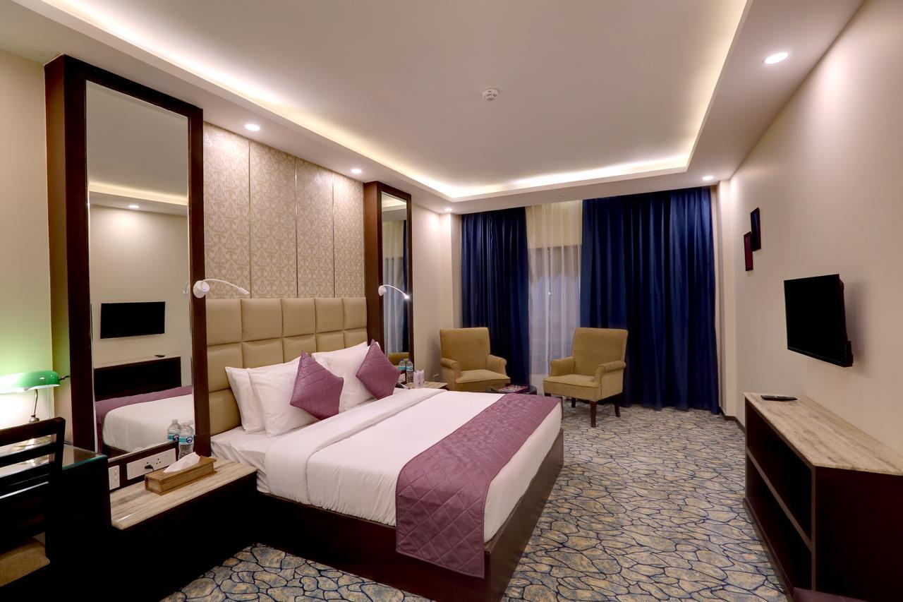 Hotel The Chinar And 4*