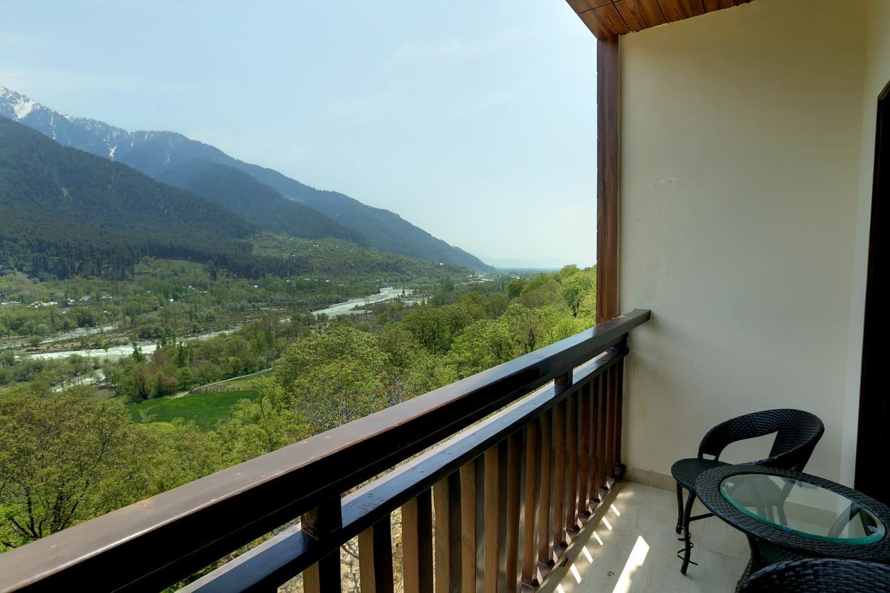 Hotel The Chinar And 4*