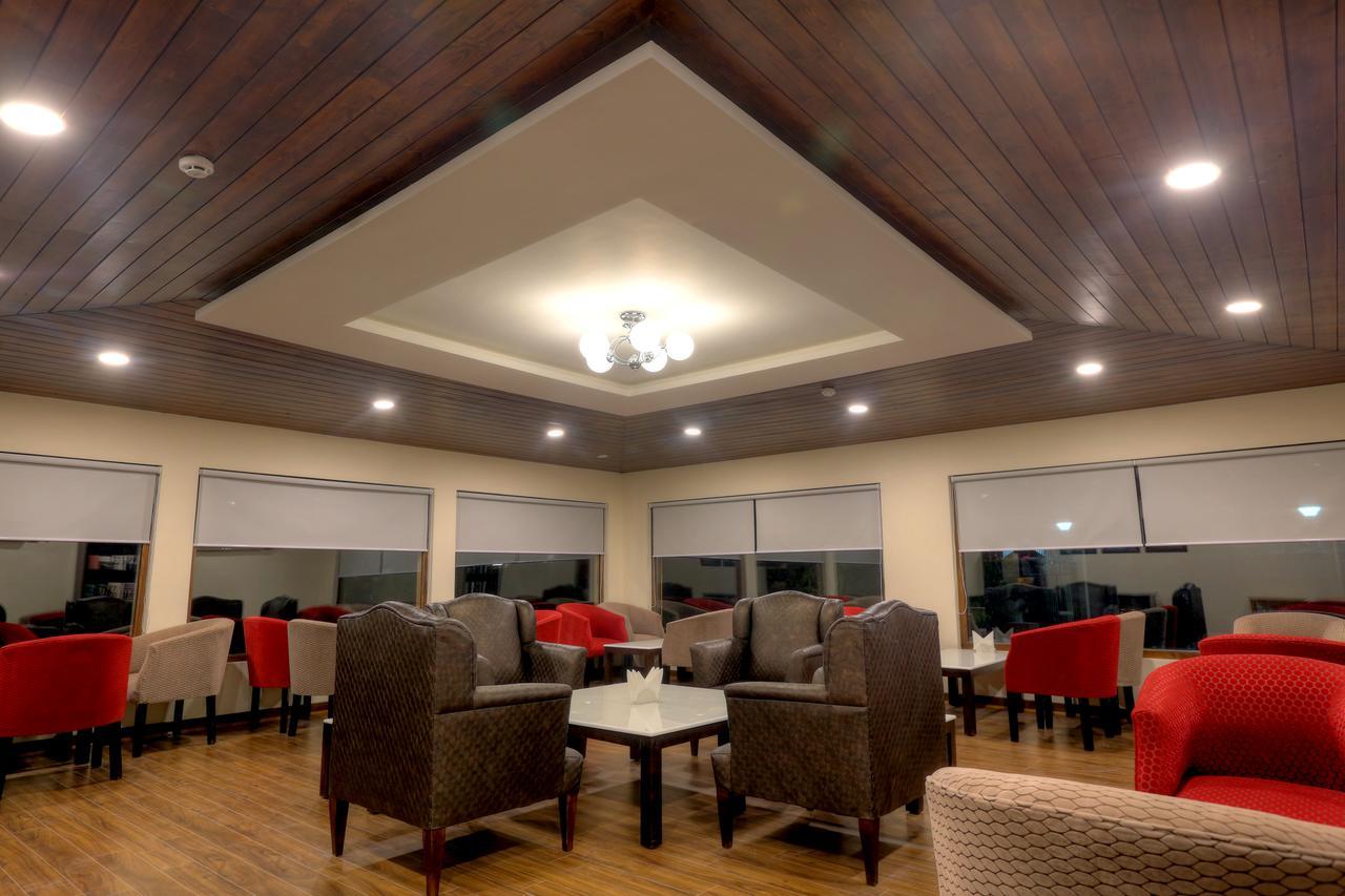 The Chinar And Hotel 4*