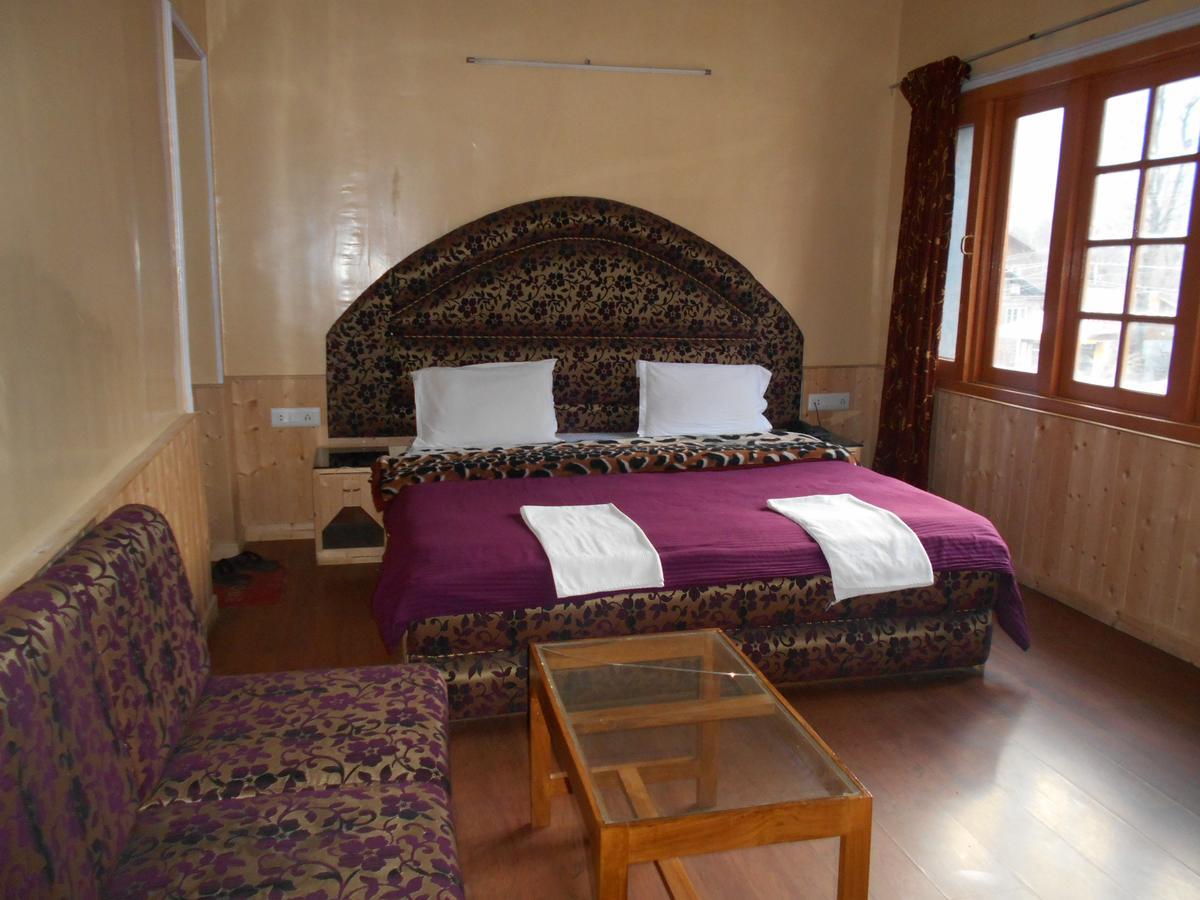 Abshar Bed & Breakfast 3*