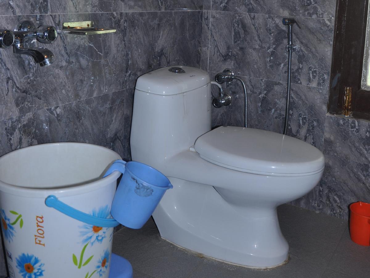Hotel Kashmir House 2*