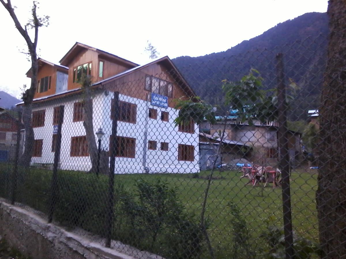 Zebrina Pahalgam