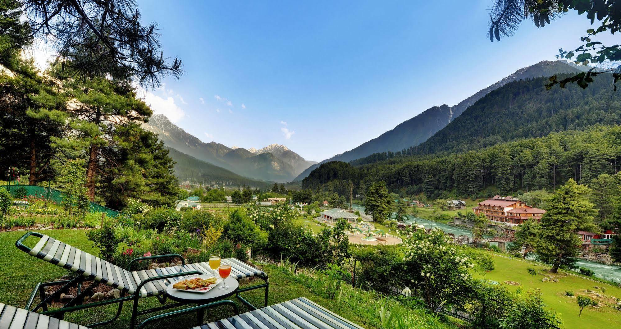 Senator Pine N Peak Hotel 3*