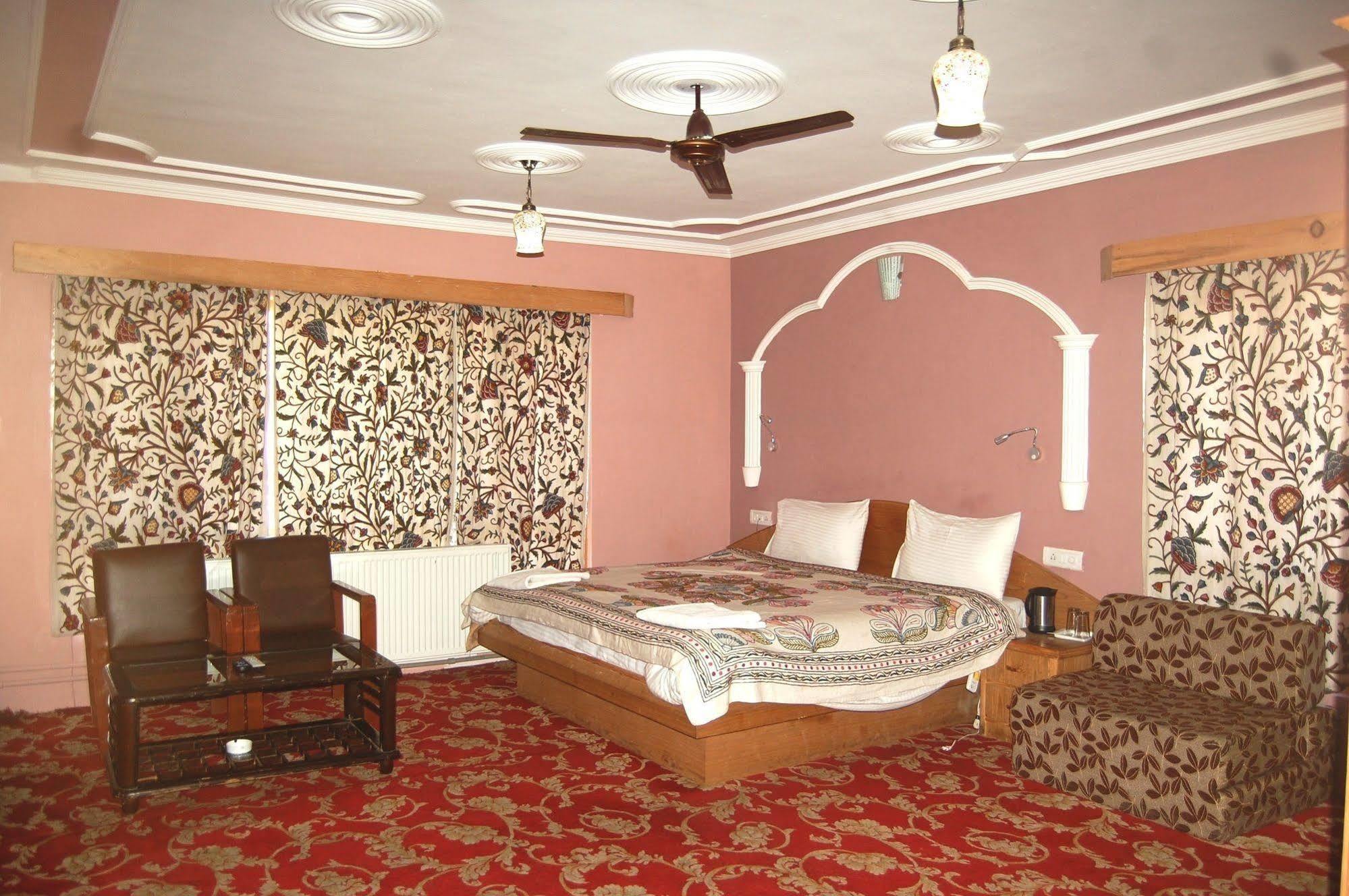 Paradise Hotel Pahalgam
