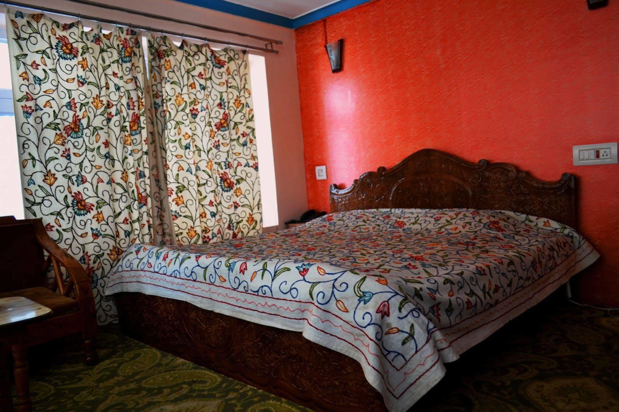 Noor Mahal Hotel Pahalgam