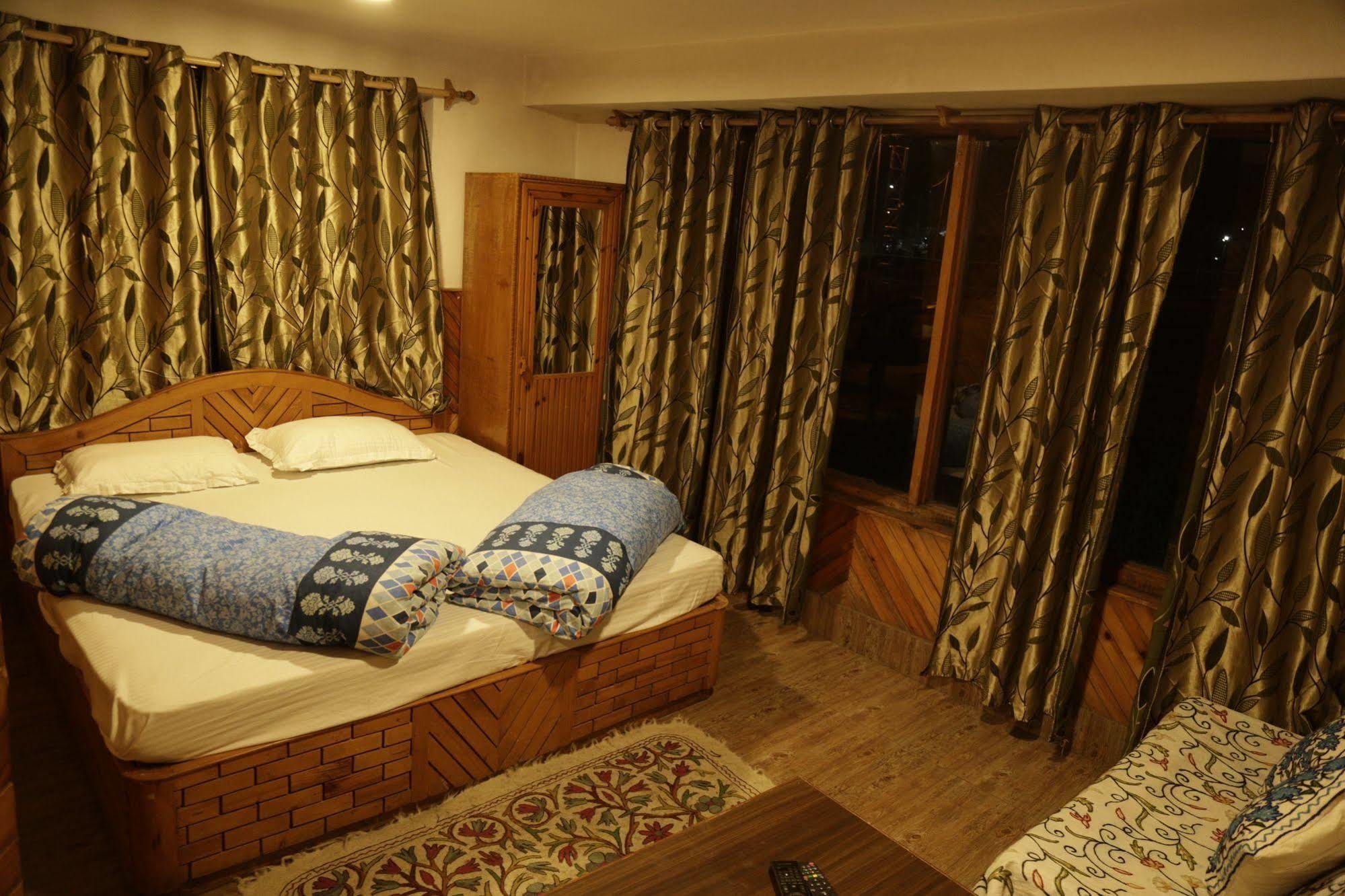 Palestine Hotel Pahalgam
