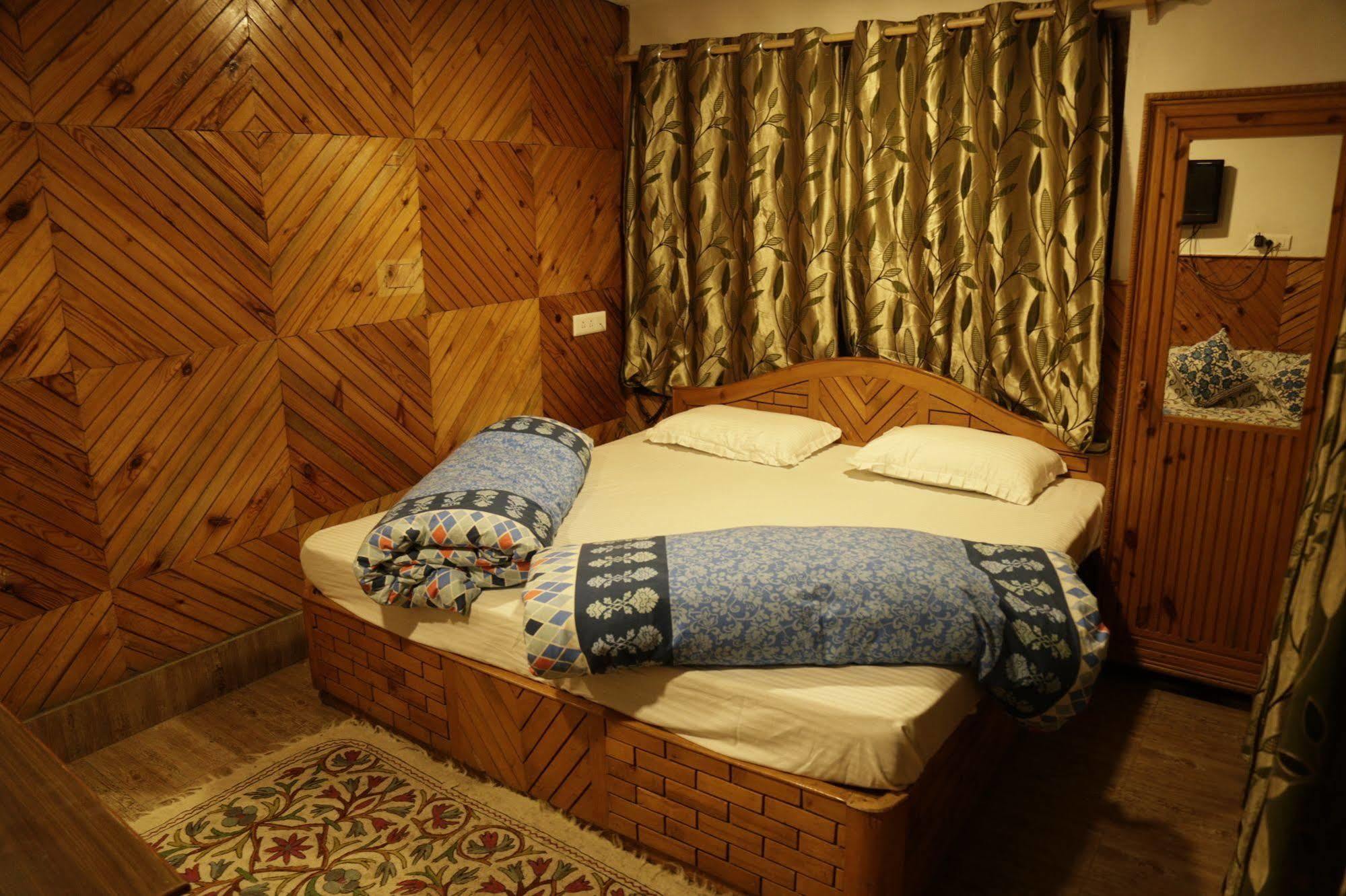 Palestine Hotel Pahalgam