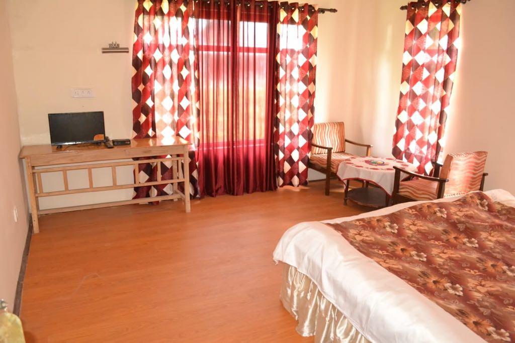 Hotel River Palms Pahalgam
