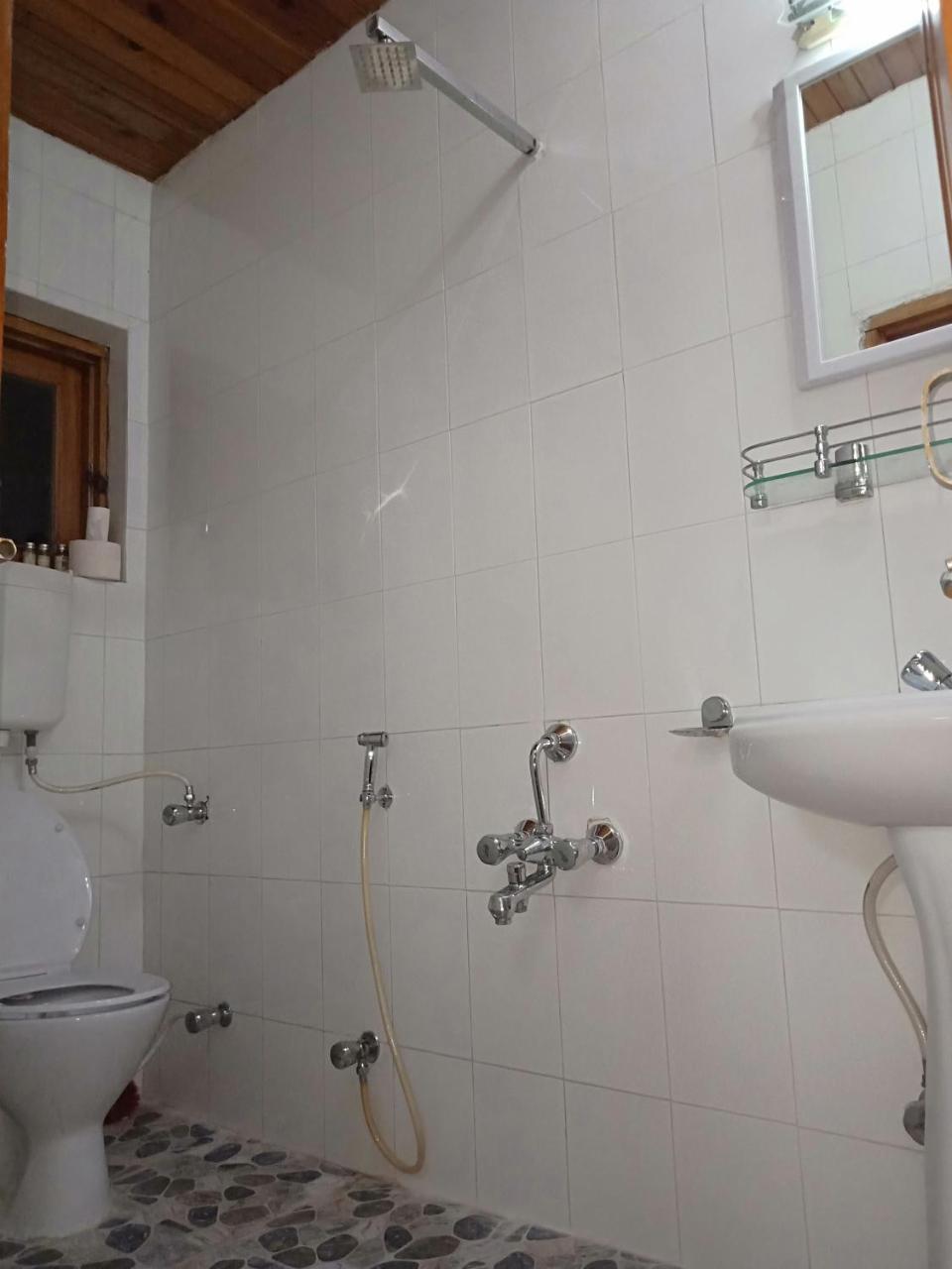 Hakeem Homestay Pahalgam