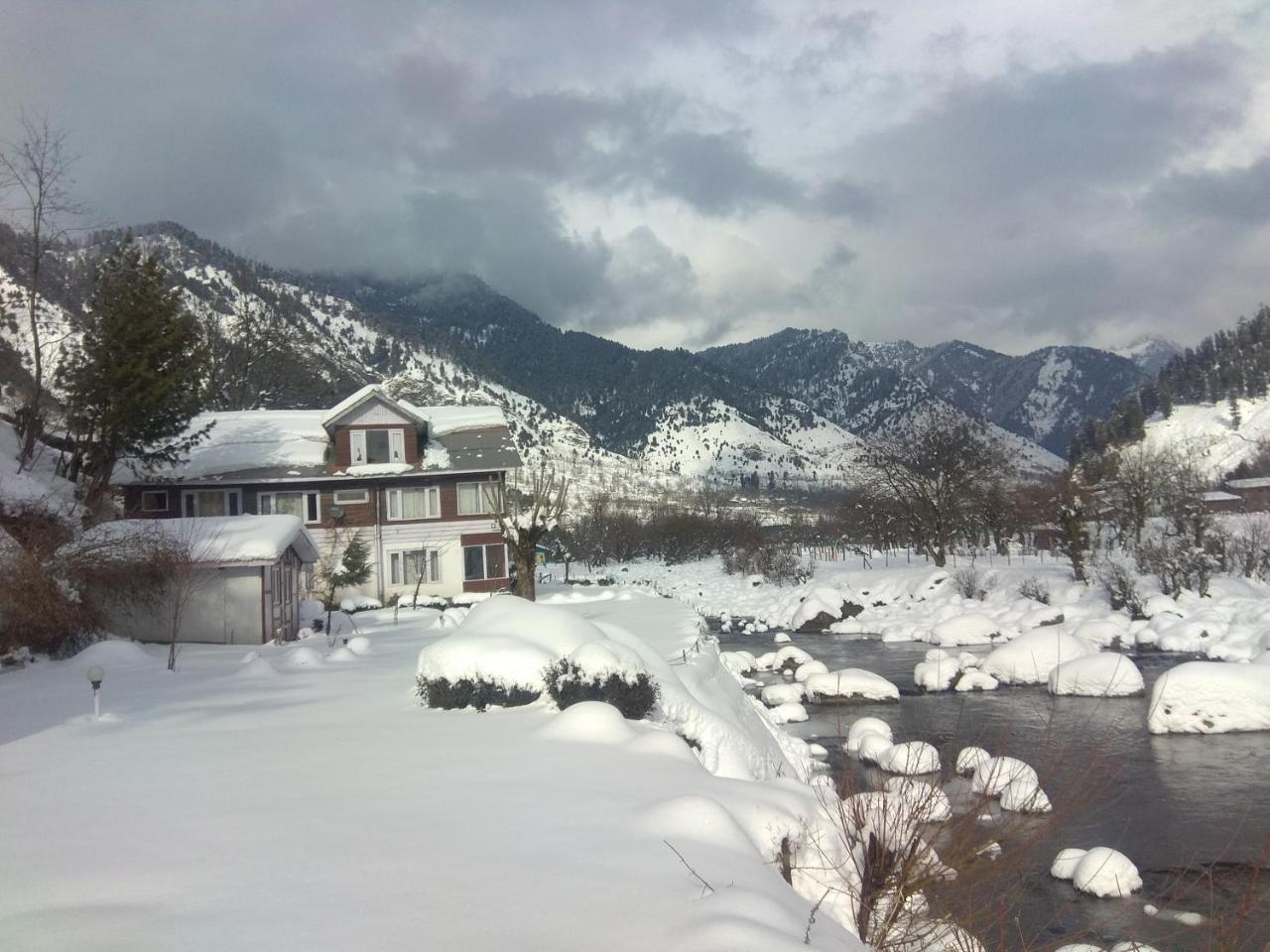 White House Hotel