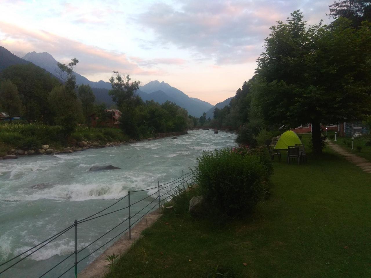 White House 3* Pahalgam