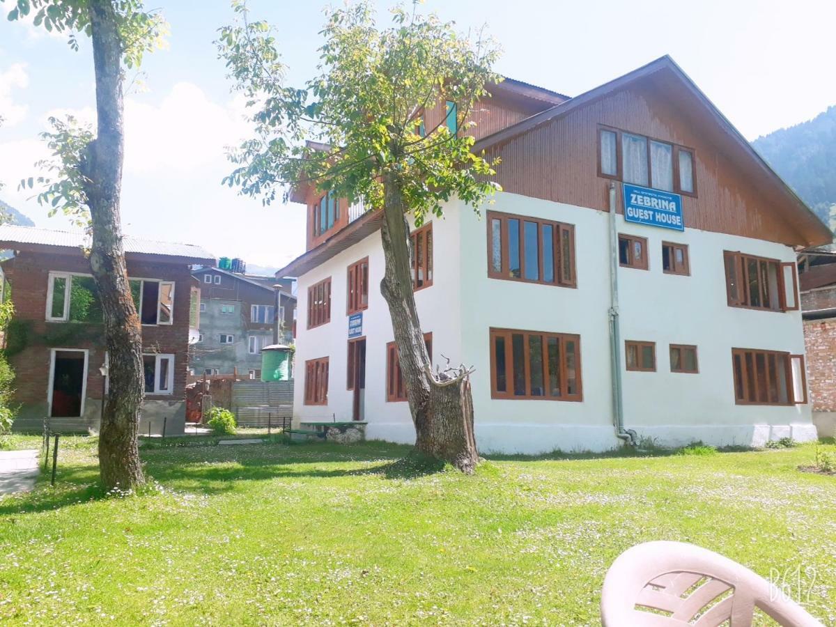 Zebrina Homestay *