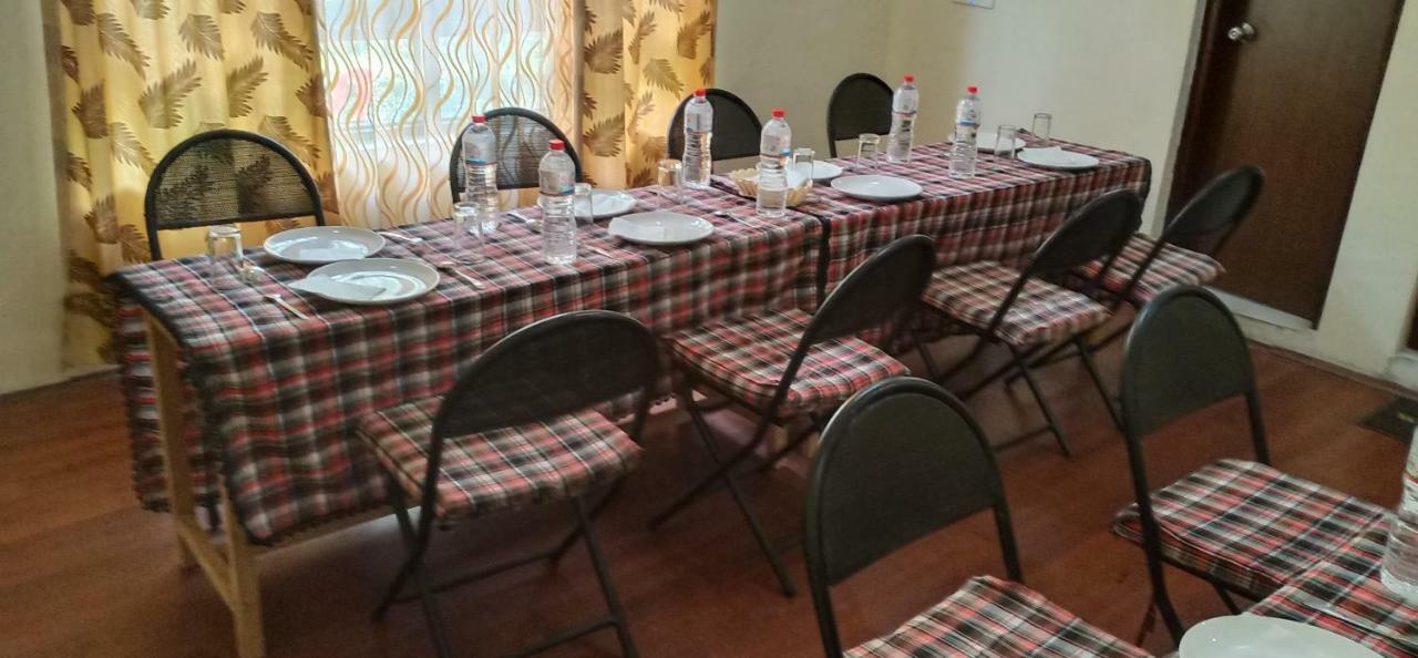 River Palms Hotel *